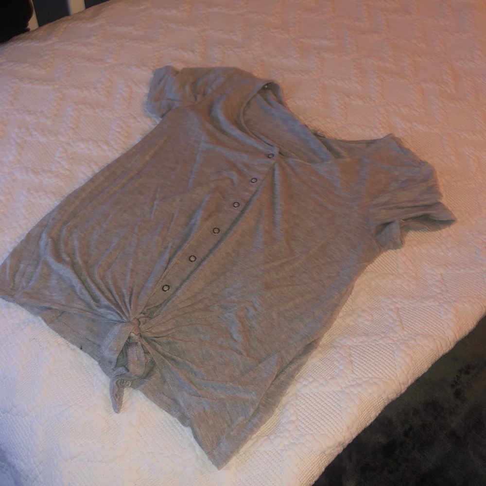 Grey tee